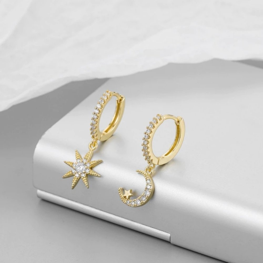 *NEW Gold Diamond Moon Star Huggie Hoop Earrings - Picture 7 of 8